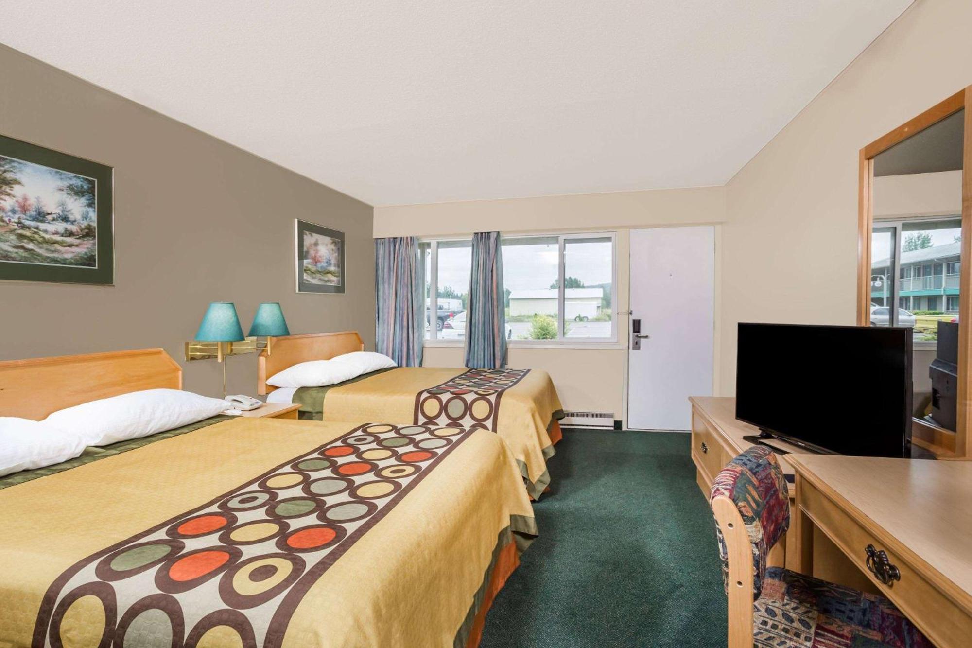 Отель Super 8 By Wyndham Quesnel Bc Экстерьер фото